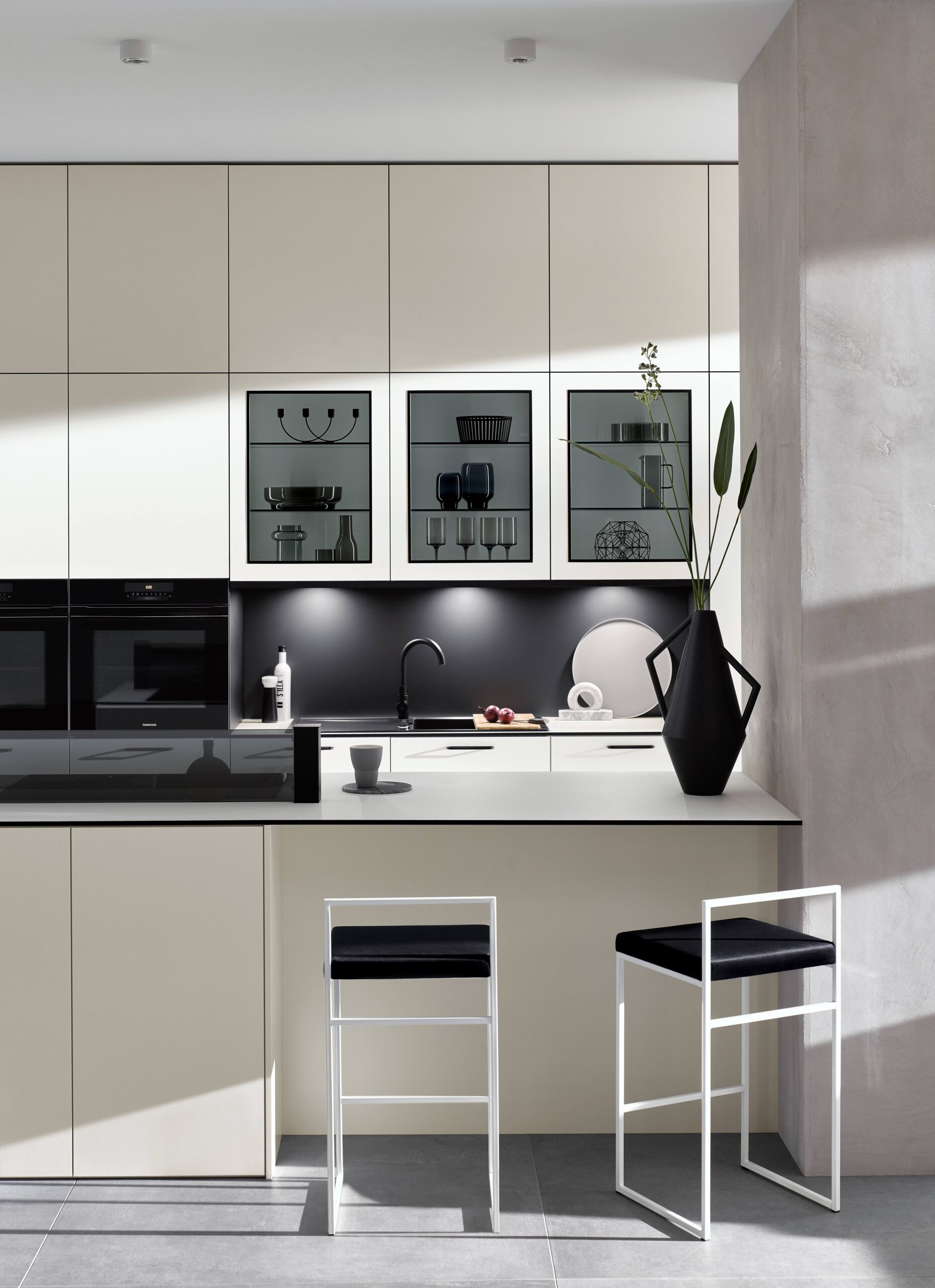 Bauformat Series kitchen with cream handleless fronts and smoked glass uppers