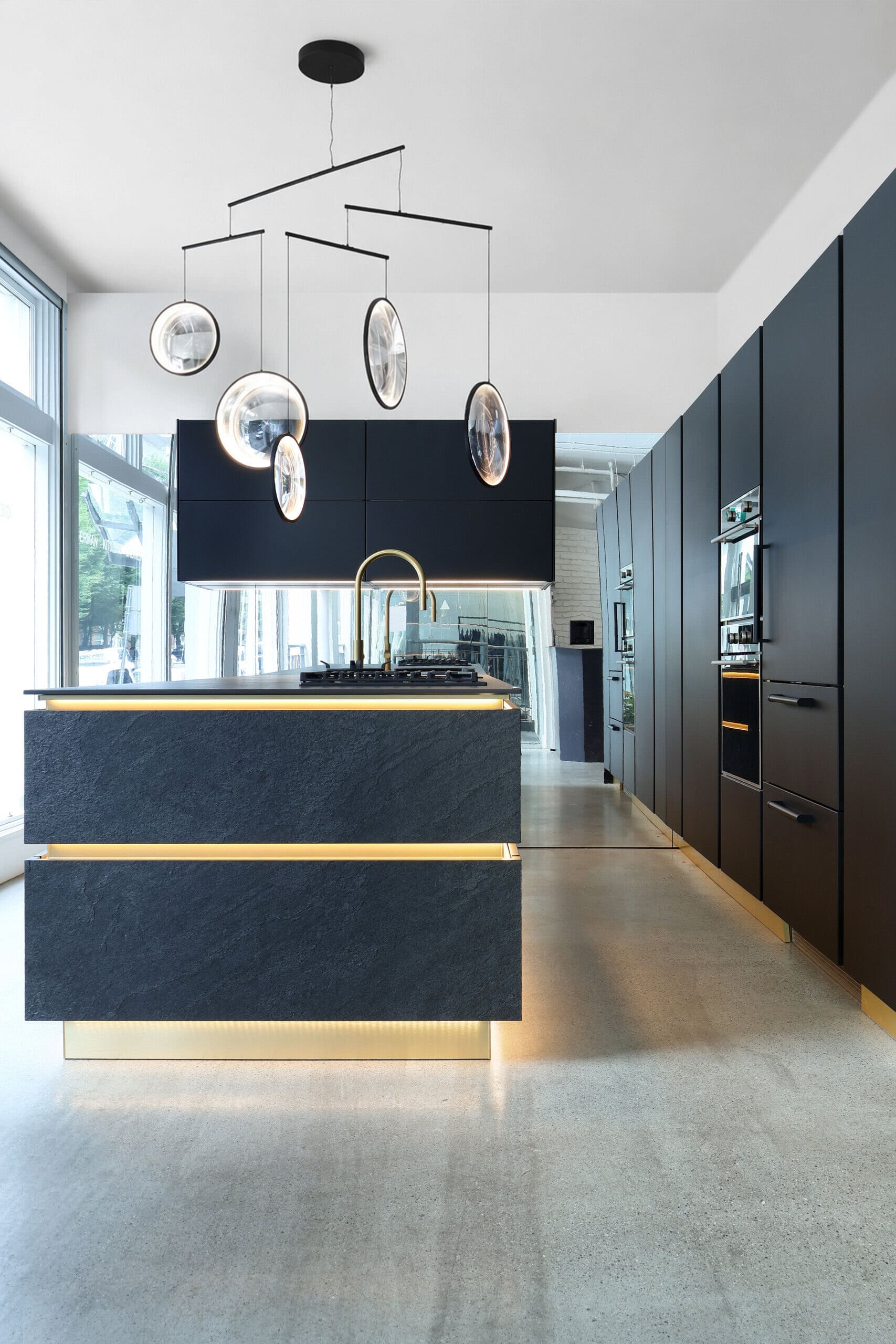 Bauformat kitchen display — matt black slate, brass warmth