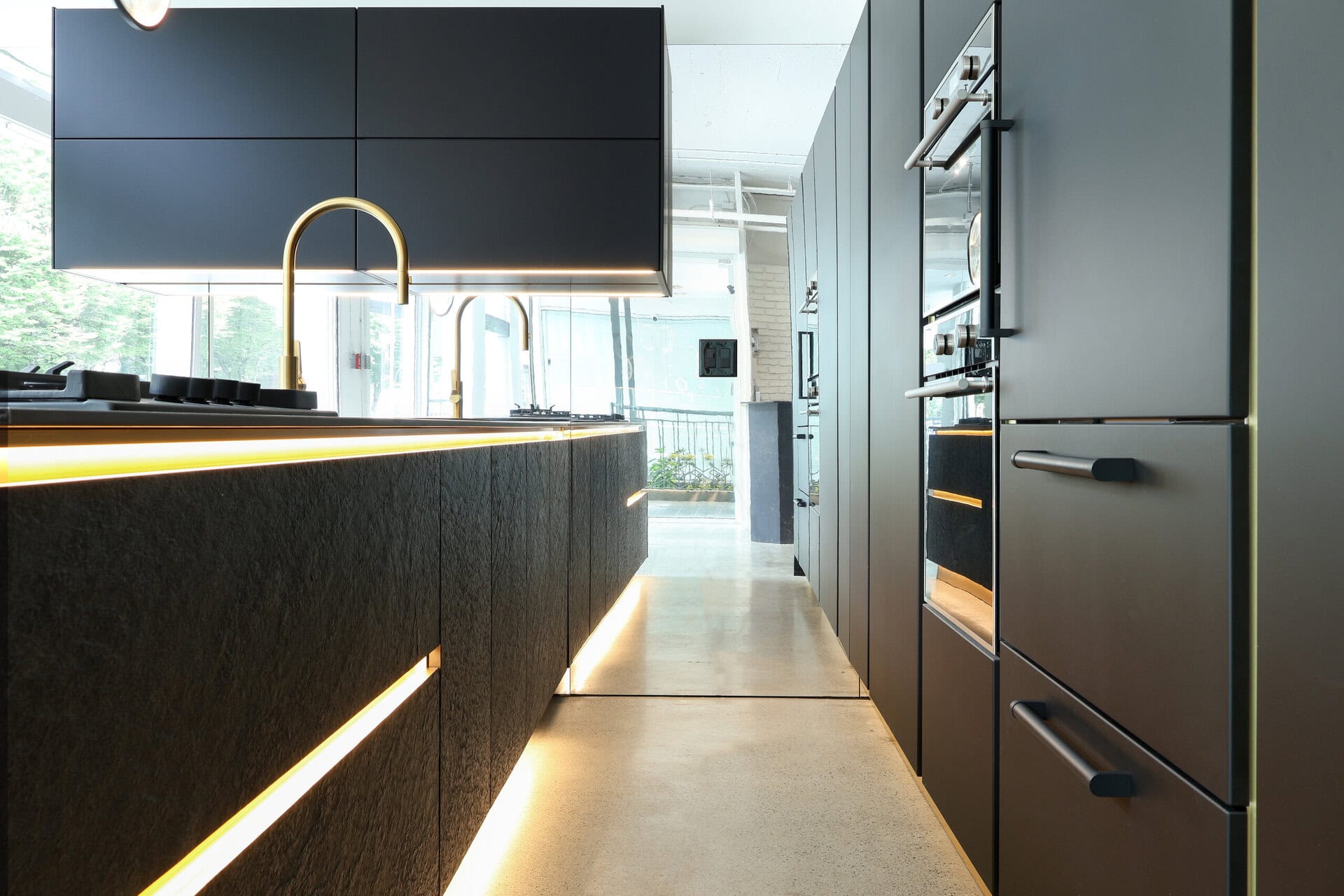 Bauformat kitchen display — anti-fingerprint matt black run