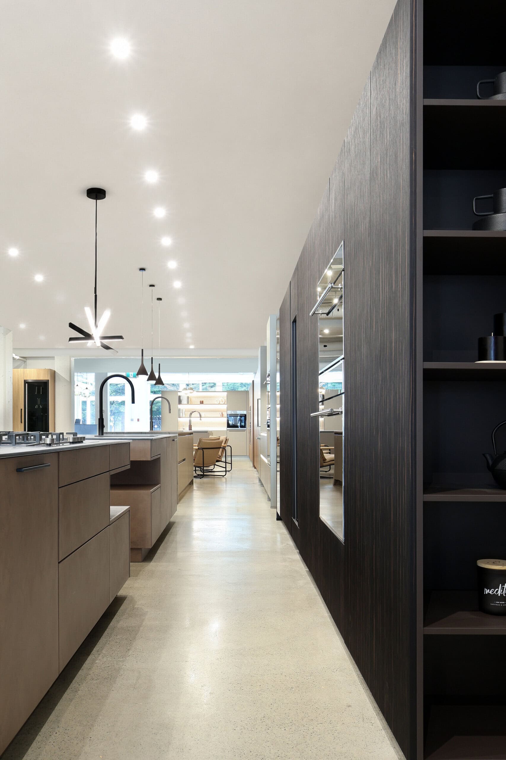 Bauformat kitchen display — real-concrete look, bronze depth
