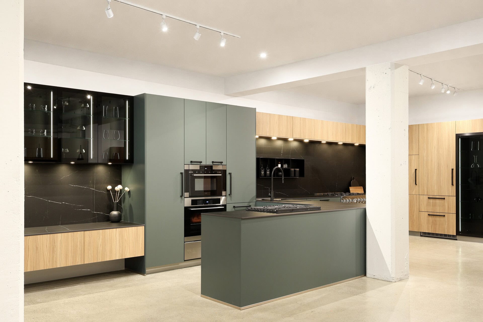Bauformat kitchen display — the full kitchen — oak, lacquer, stone